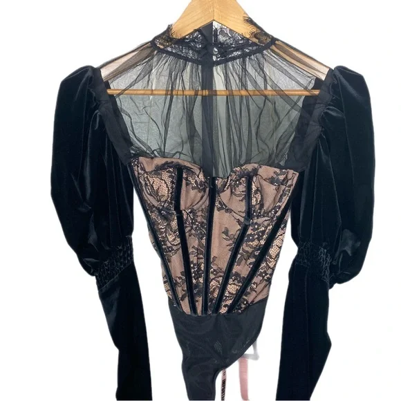 HOUSE OF CB 'Athenea' Black Lace Bodysuit Black Velvet  Puff Sleeve Corset - Picture 2 of 9